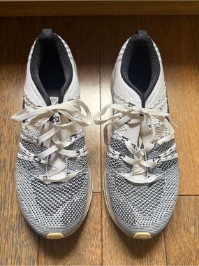 Nike Flyknit Trainer Men’s Knit Running Sneakers - White & Black Size 5.5